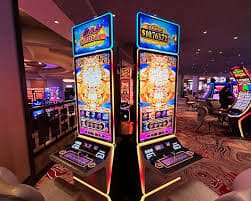 Antarmuka aplikasi joker4d menampilkan permainan kasino langsung dan slot
